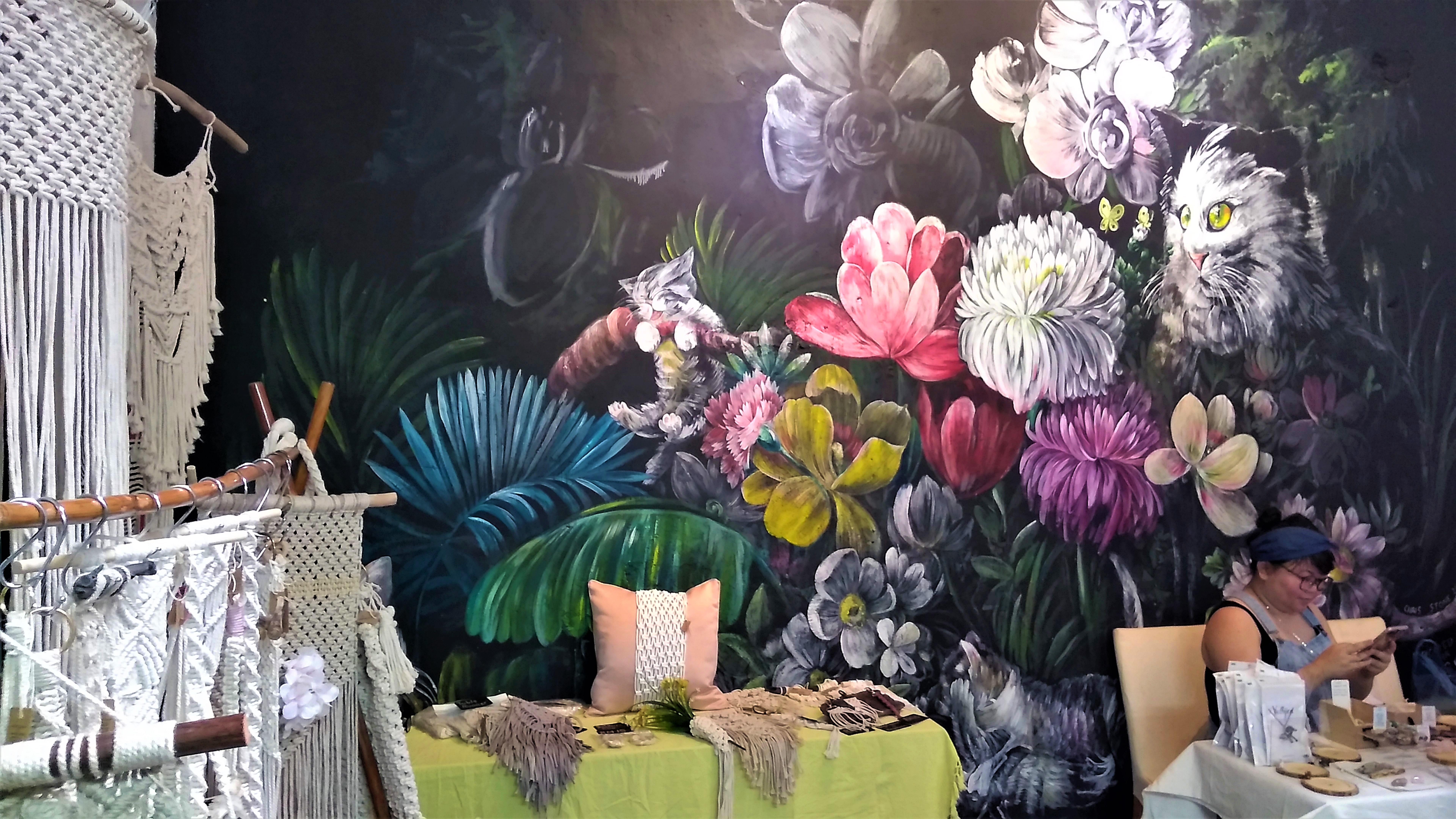 Rojak Daily/Yukeshwaran Devadas When cats and flowers unite in harmony.